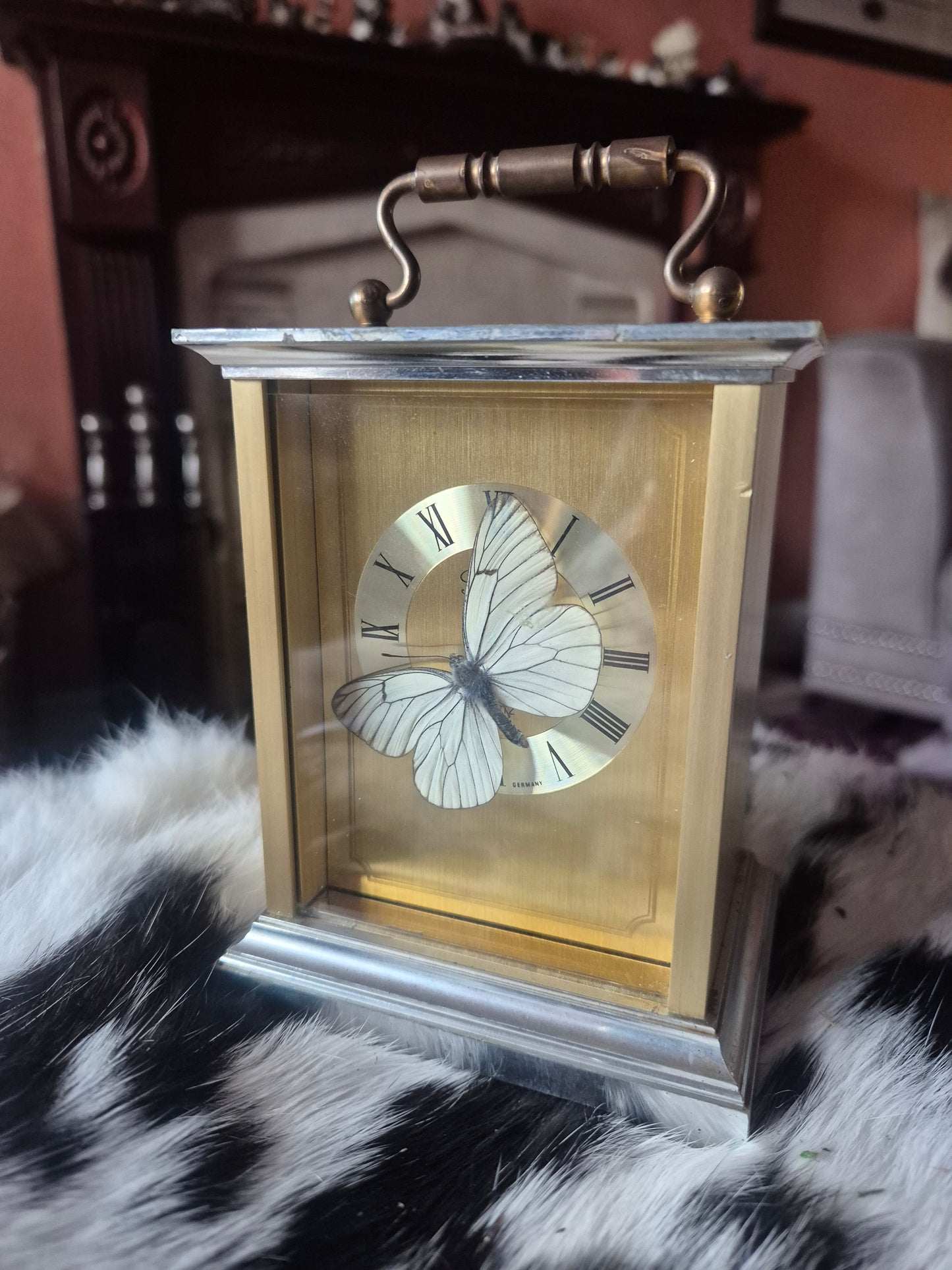 White Veined In Clock